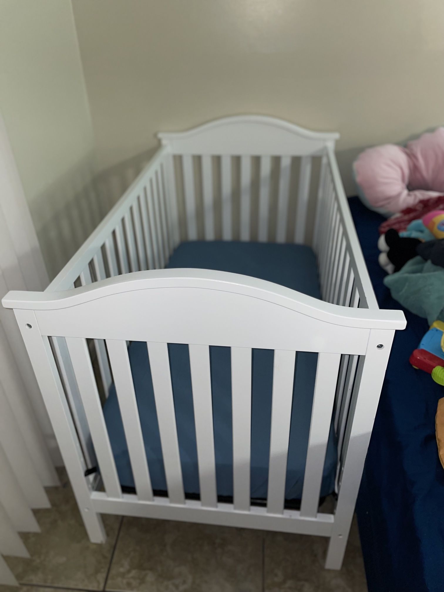 Baby crib/changing table 