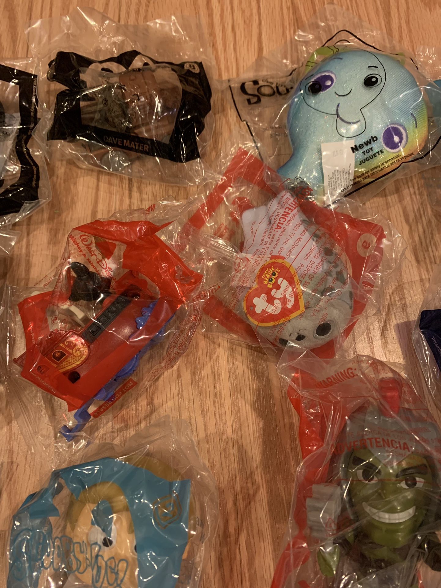 Huge lot of online Unopened McDonalds Burger King Wendy’s Toys