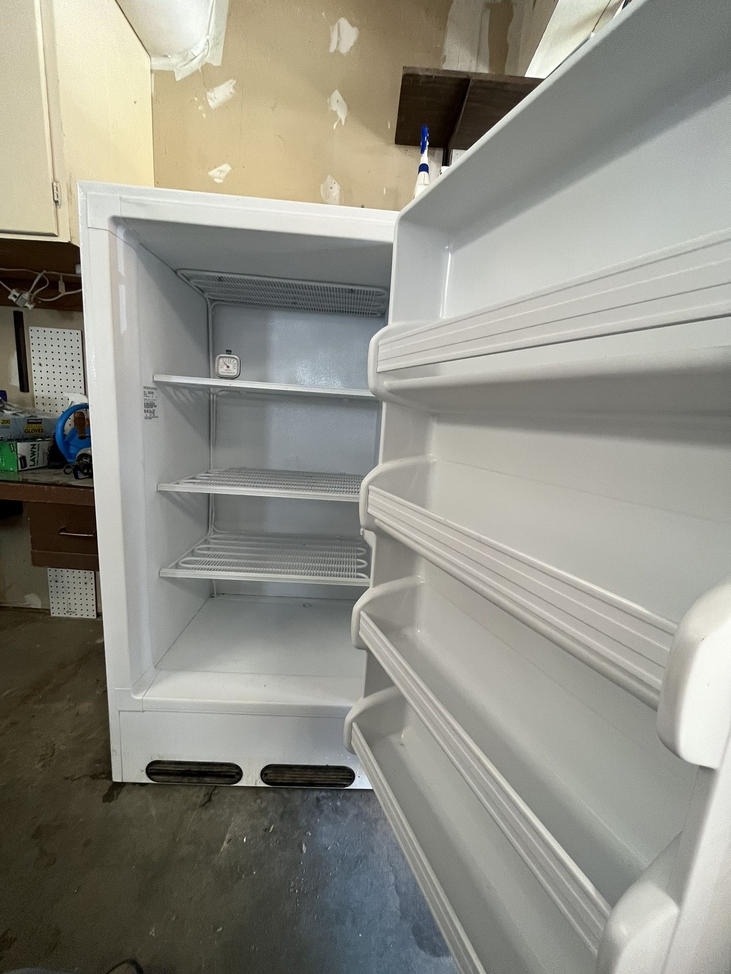 Frigidaire Freezer for Sale in Everett, WA OfferUp