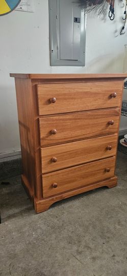 Solid Wood 4-Drawer Dresser Chest