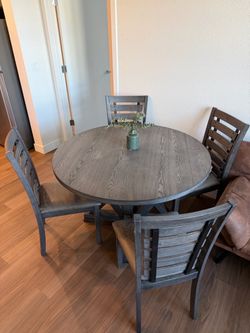Dinner table and 4 chairs