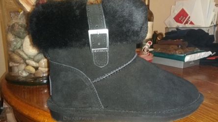 Woman's size 9 BearClaw ugg boots