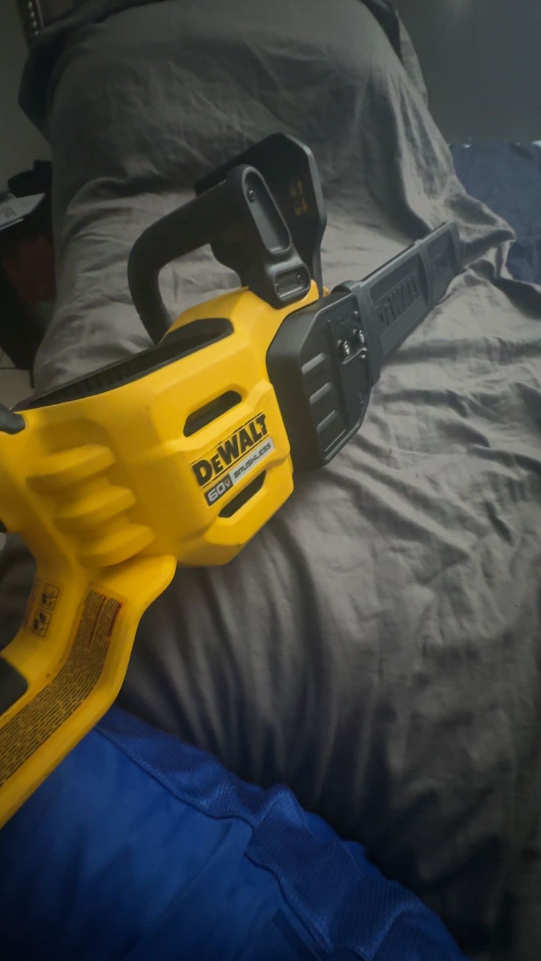 60V MAX* 18 IN. BRUSHLESS CORDLESS CHAINSAW (TOOL ONLY)