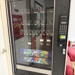 Vending Machine For Snacks And Drinks 