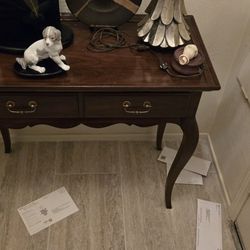 Nice Entry Way Table, Great Shape