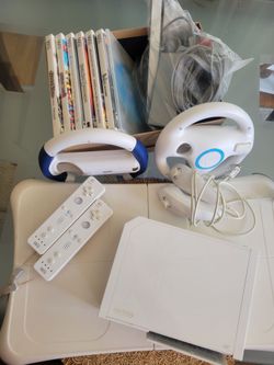 Mint Condition Nintendo Wii Bundle (Backward Compatible) + Balance Board & 6 Games