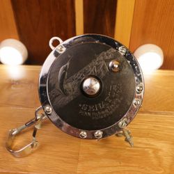 Vintage Senator Penn Fishing Reel - Made in USA, Great Condition