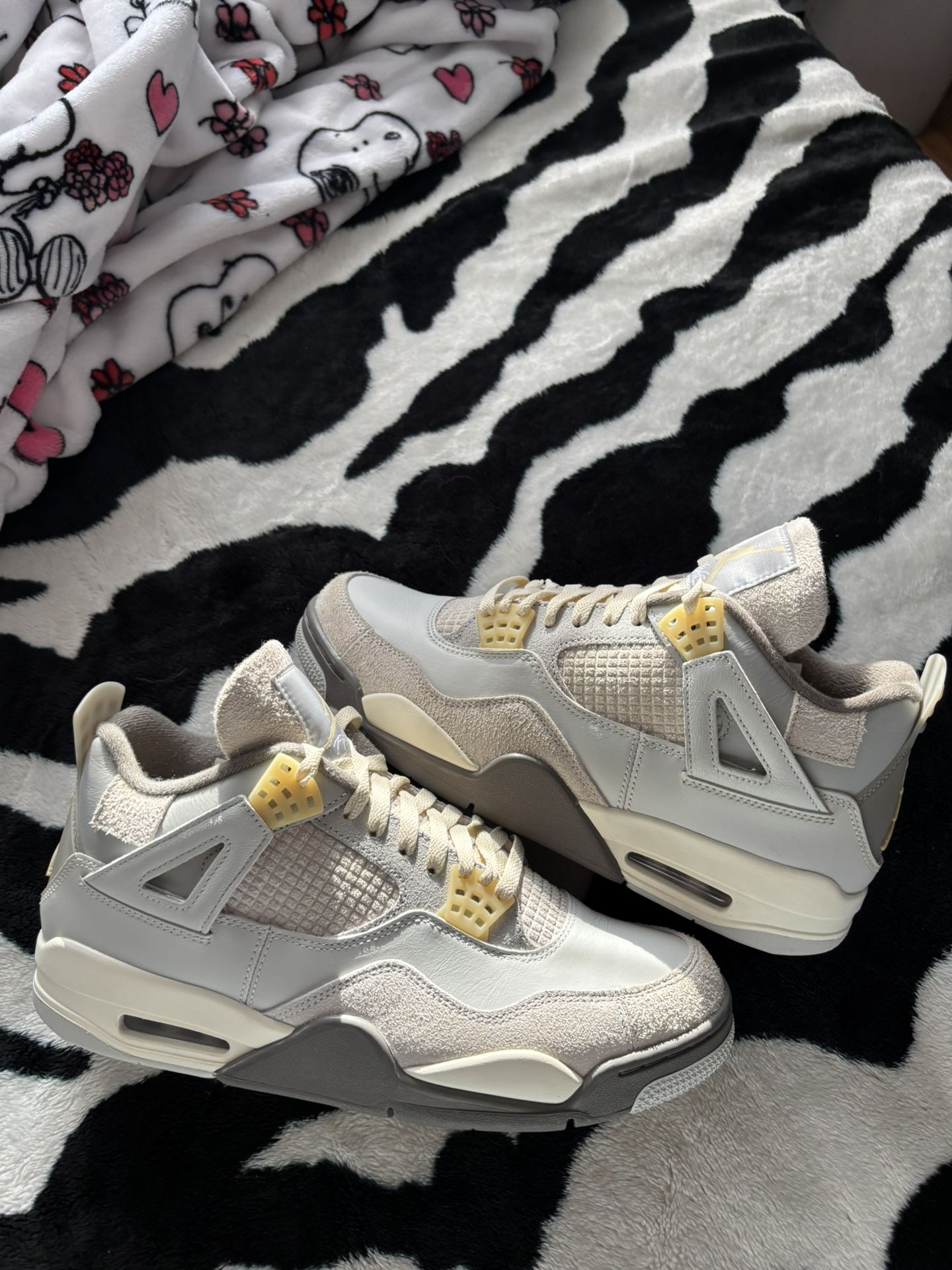 Jordan 4 Craft Photon Dust