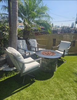 Patio fire Pit and 4 swivel chairs/conversation Set/outdoor Furniture/Cash Only