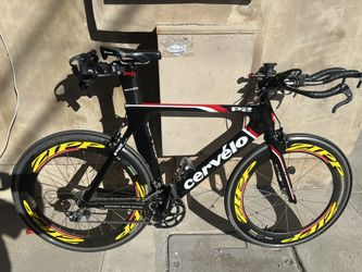 56CM RACE READY CERVELO P2 TRI BIKE WITH ZIPP 808 RACE WHEELS AND EXTRA’S IN EXCELLENT CONDITION