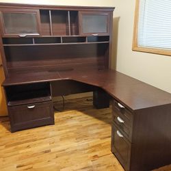 Beautiful Dark Wood Corner Desk/Hutch