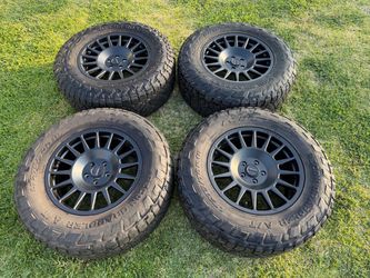 (4) 18” Method Wheels 275/70R18 Nitto Tires