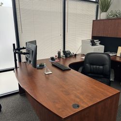 U Shape Office Desk With Hutch