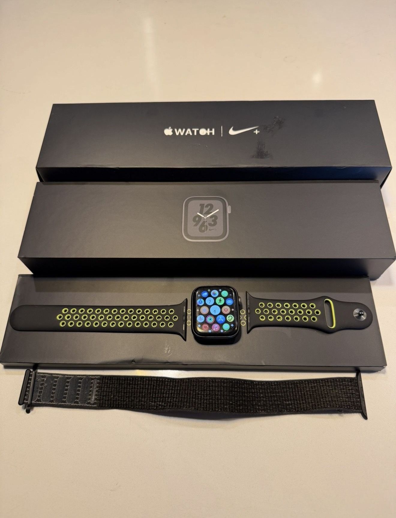Apple Watch Series 4 Nike Edition 