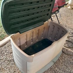 Small Rubbermaid Storage Tool Chest Shed 42x25x25 