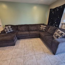 Living Room Couch Set 3-Piece Sectional with Chaise or best offer like new 