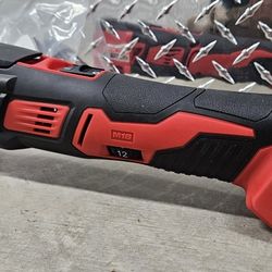 Milwaukee 
M18 18V Oscillating Multi-Tool 