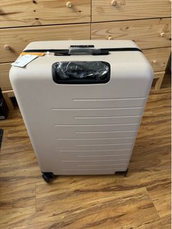 Quince Expandable Large Check In Suitcase