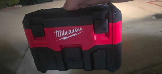 Milwaukee Cordless Wet/Dry Vacuum m18