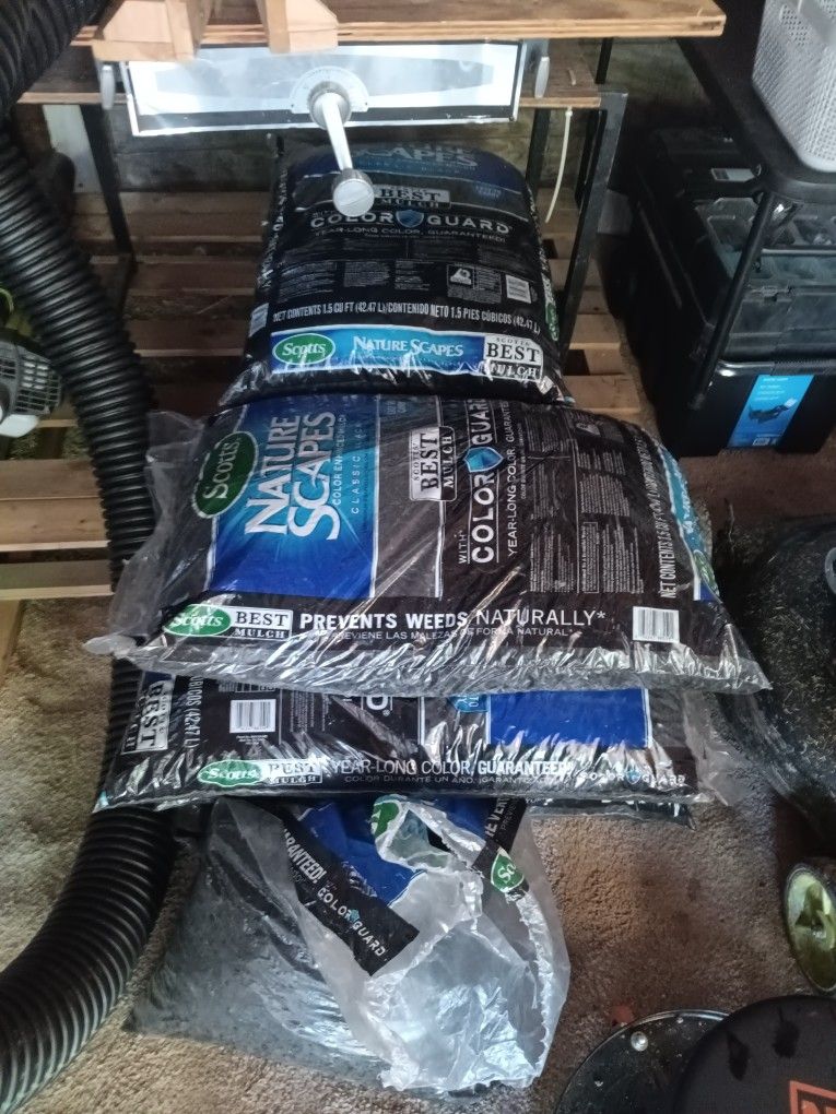 Scott's Black Mulch