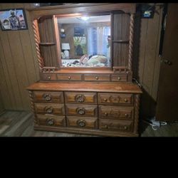 Dresser With Mirror 