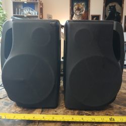 
Pair of JVC PC-XC50 Boombox Speakers (PC-B1013 Left & Right)

Elevate your audio experience with the JVC PC-B1016 bookshelf speakers, a testament to 