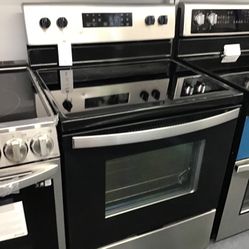New Scratch And Dent Whirlpool 5 Burner Glass Top Stainless Steel Range. 1 year Warranty 