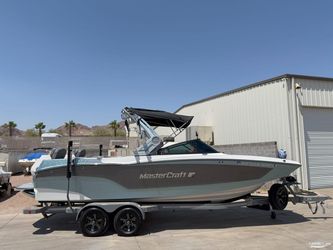 2022 Mastercraft Xt24