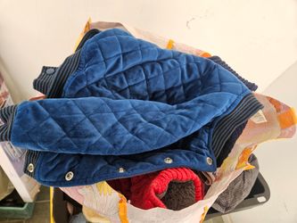 CLOTHING LOT/TOTE CHILDRENS-YOUNG ADULTS VARIED SIZES