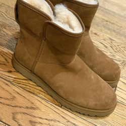 Like New Ugg Boots Women’s Size 5,5