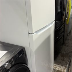 Top Freezer Refrigerator 