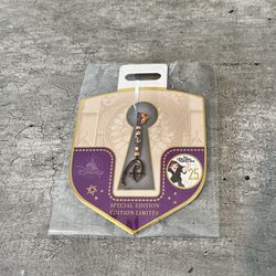 Disney Hunchback Of Notre Dame Key Pin 25th Anniversary Special Edition