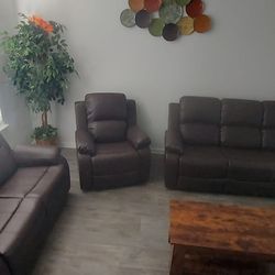 Like New Sofa Recliners Set With The Table 