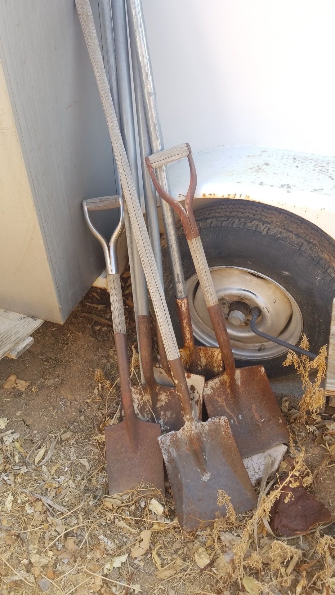 Shovels a rake