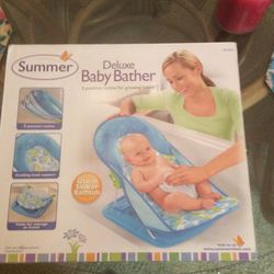 Deluxe Baby Bather ( Still in Box Never Used )