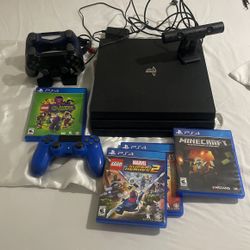 PS4 Good with 3 Controllers Good Condition 