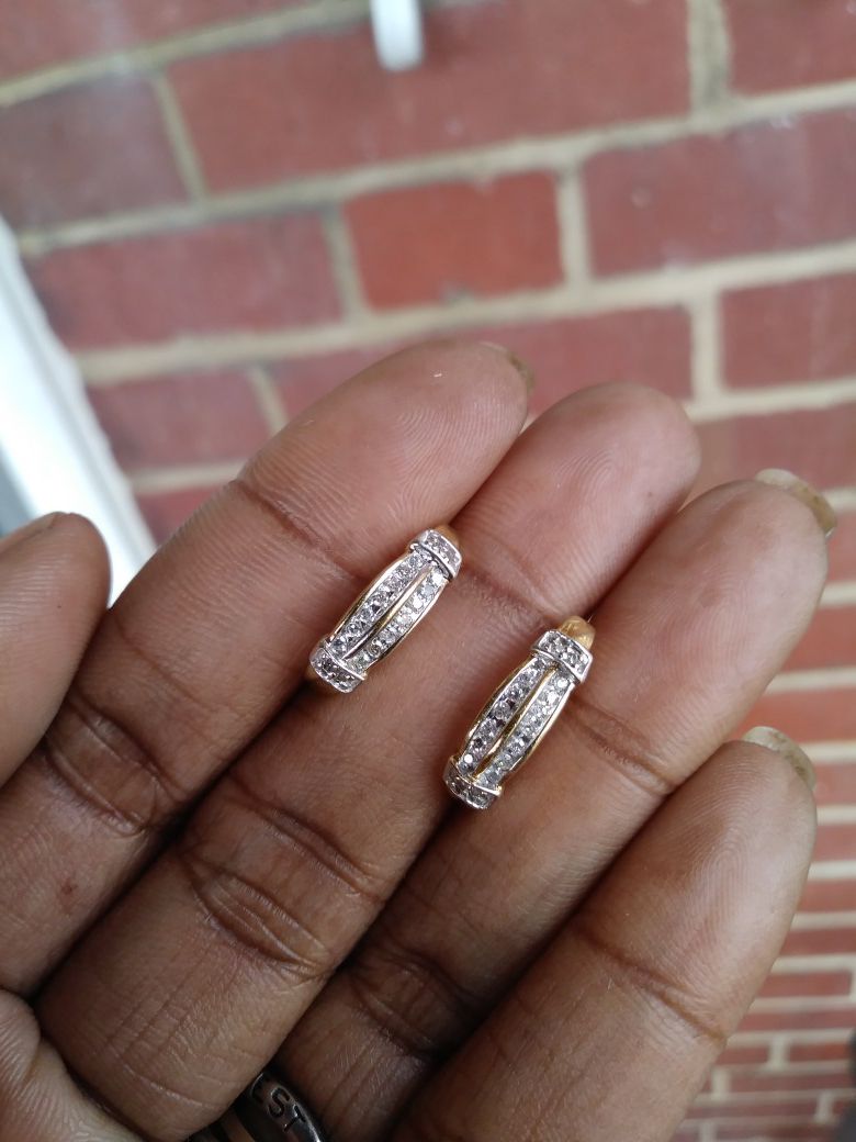 10kt Gold Diamonds Earrings