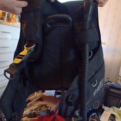 2 Scuba Dive Vests