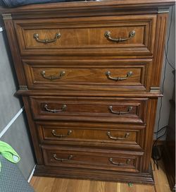 Dresser set