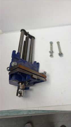 Bench vise