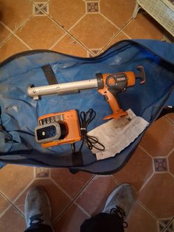 Rigid caulking Gun