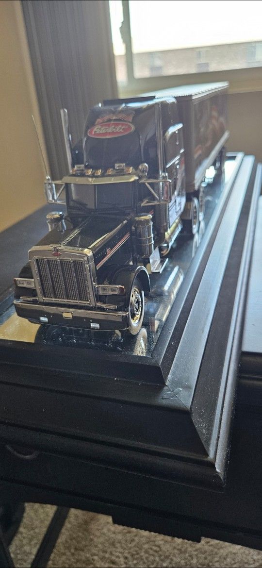 Peterbilt Tractor Trailer 