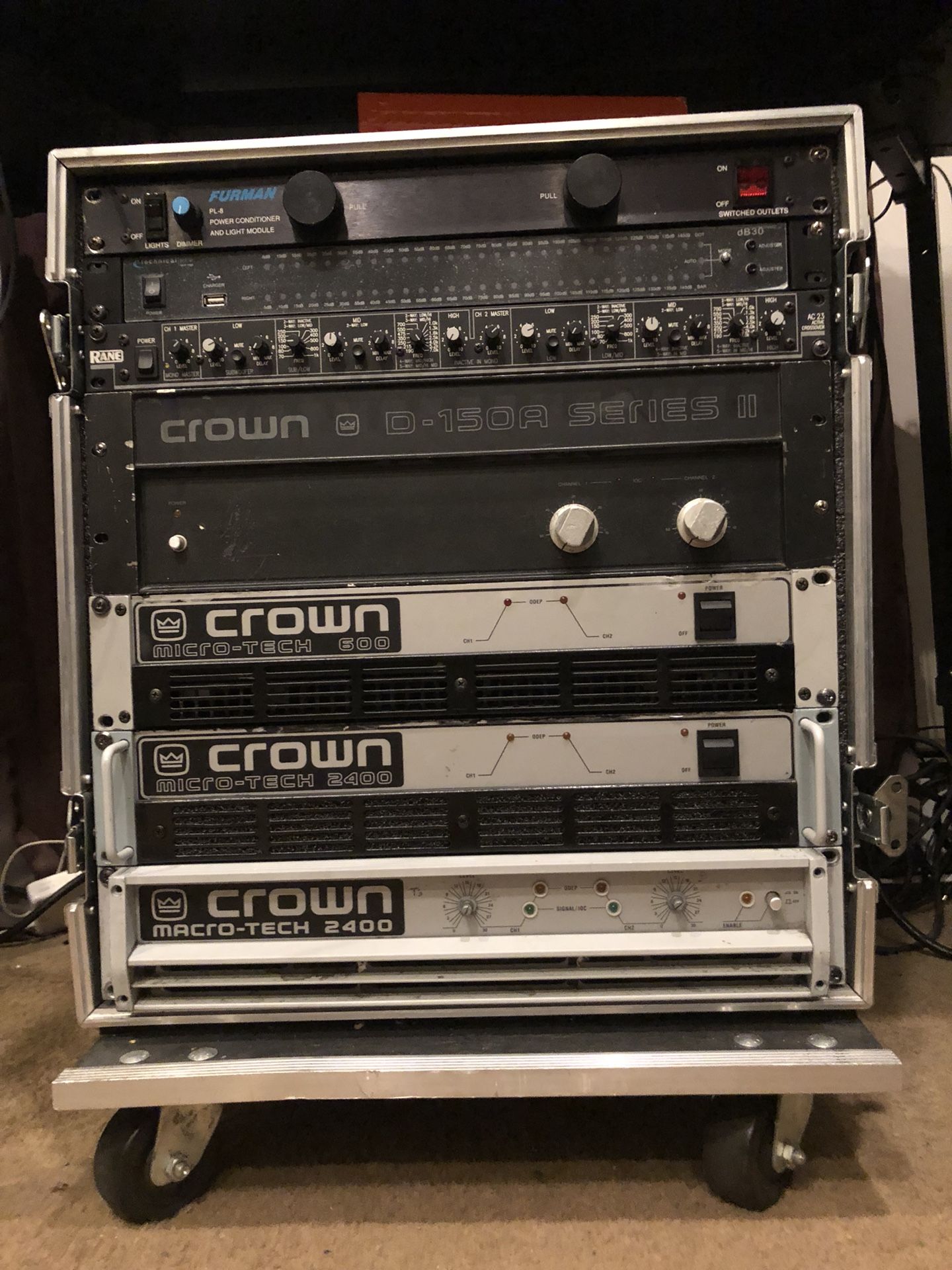 CROWN AMP RACK DJ EQUIPMENT