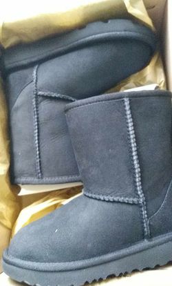 Kids black uggs 10 in toddler