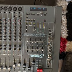 Studiomaster Vision 12 mixer