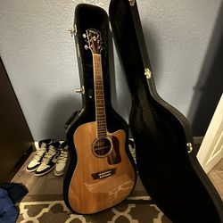 Guitar + Case 