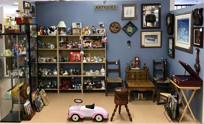 Antiques • Vintage • Retro • Unique Items