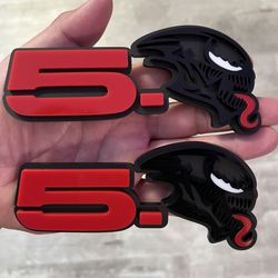 Venom 5.0 Fender Badges