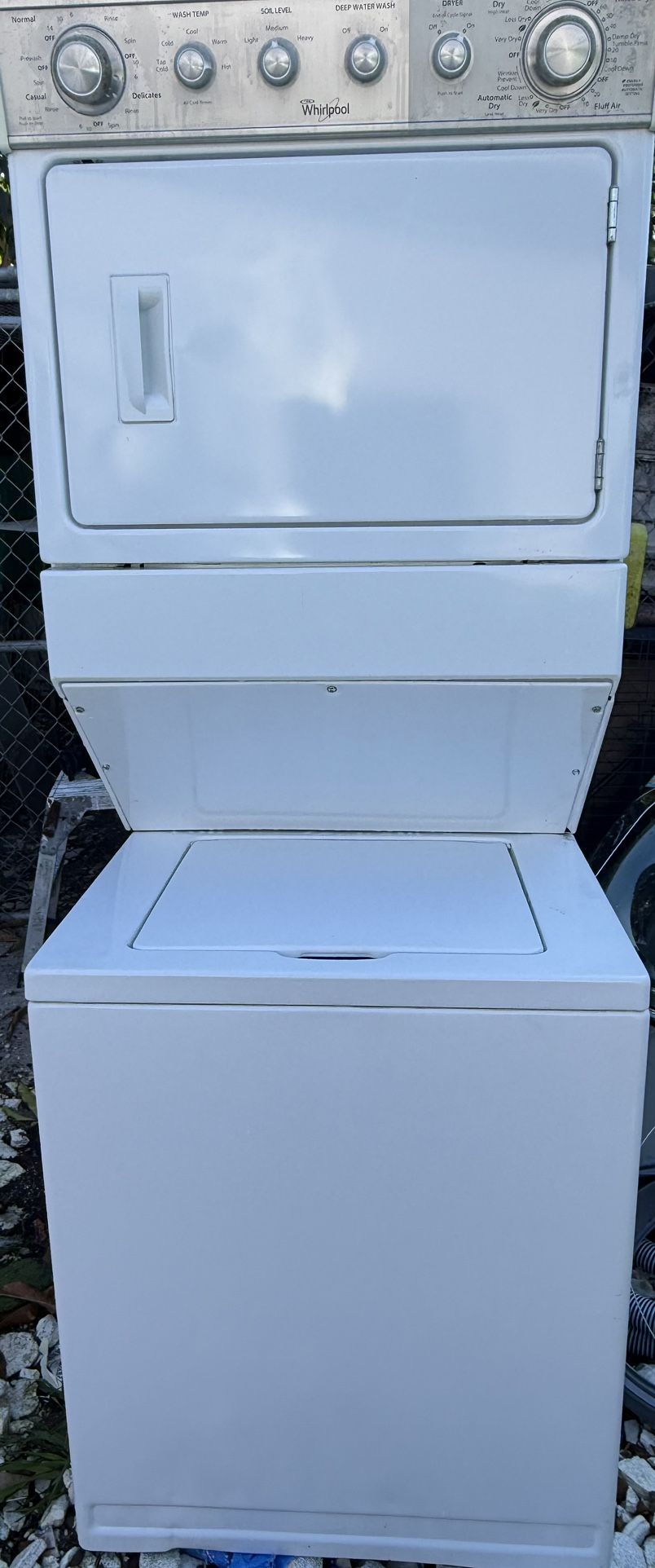 Whirlpool 2-in-1 stackable washing machine in very good condition. Size 27