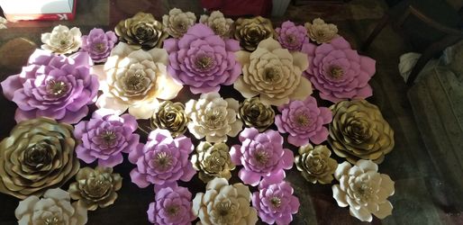 Paper flowers and paper roses. Flores de papel